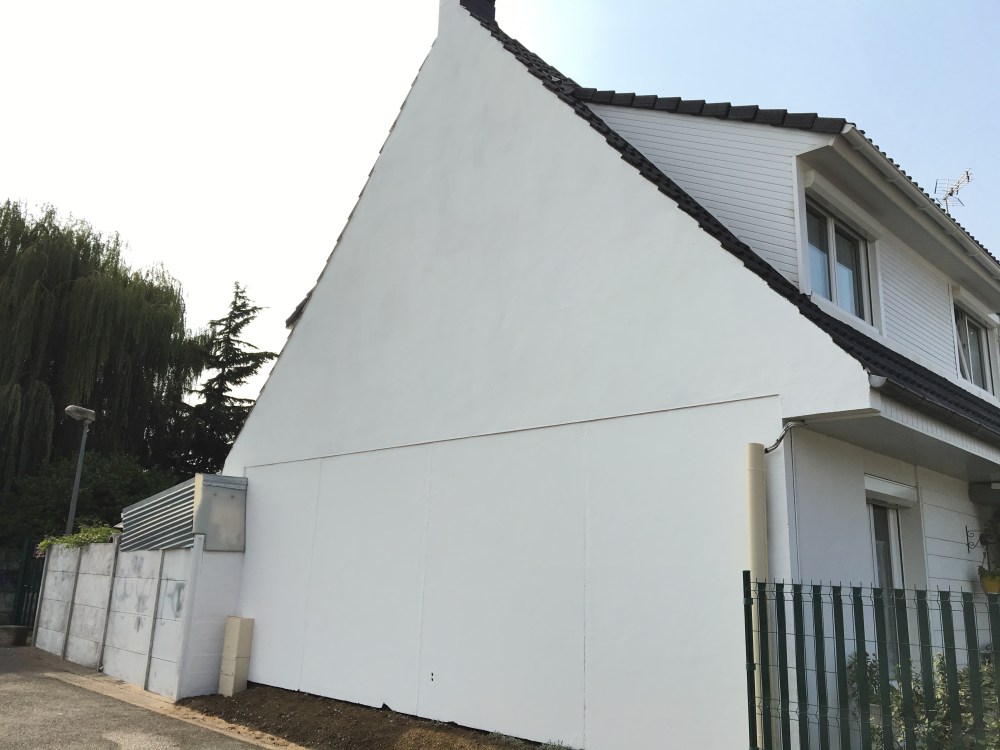 Ravalement de façade avec finition et application technique à Marseille